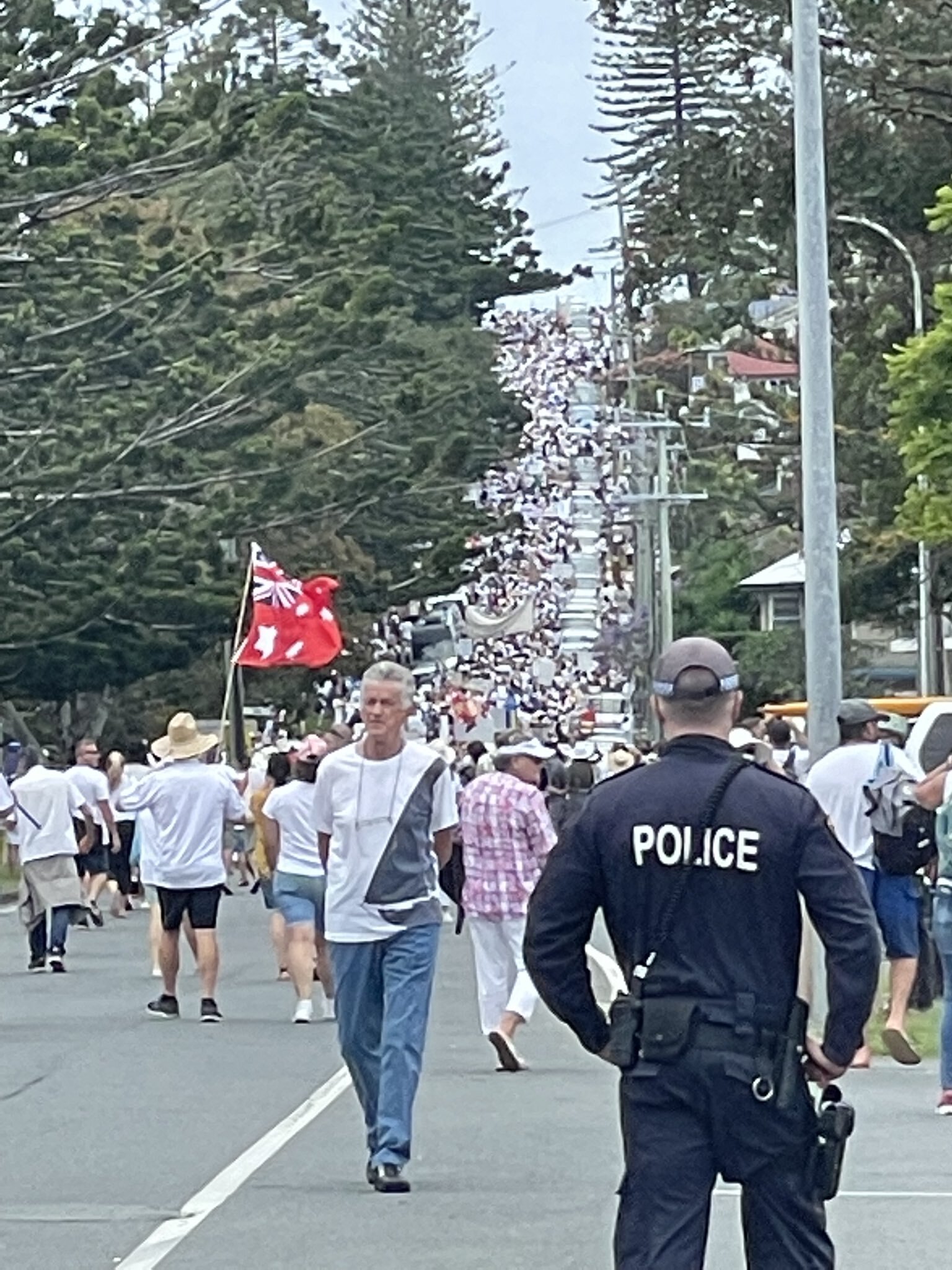 10,000 Aussies march united down Boundary St against covid tyranny 🙏🏻