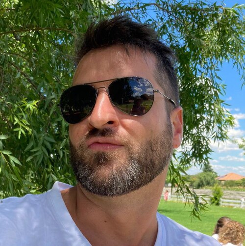 Catholic. Yogi. Gay. Capitalist. Classical Liberal. Afrikaner. South African 🇿🇦