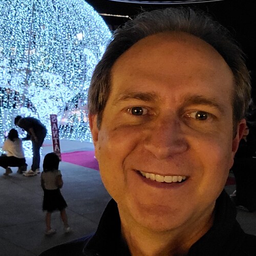 I help parents with online parental controls strategies.