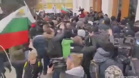 Anti Coronavirus tyranny protesters trying to storm the Bulgarian parliament in Sofia.