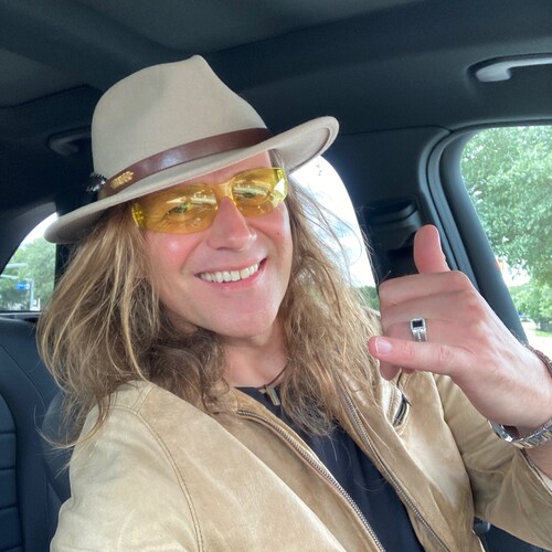 Astrologer in contact, Beach 🇦🇺🇧🇷 enjoyer, Chess player, Former painter 🎨, Two times winner of the Golf Force One �...