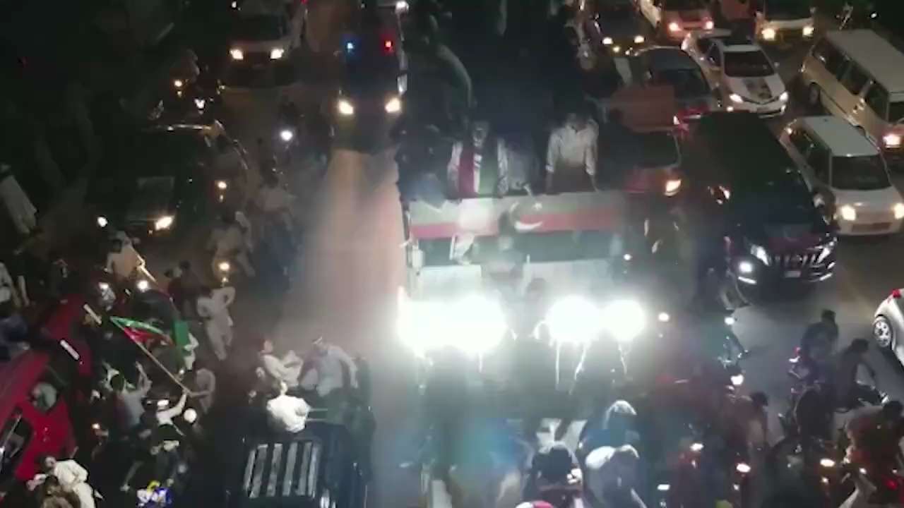 NOW - Pakistan government orders the deployment of army troops in #Islamabad's red zone as the convo...