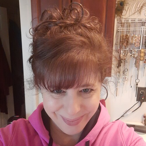 Conservative/Wife & Mother/Office Manager.   Loves hiking, boating, motorcycle rides thru the countryside and spending time with family.  Make the most of life!