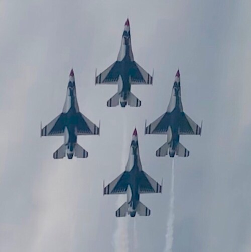 Patriotic American 
 Saved by Jesus
 In God we trust
Resist communism
America First!
🍊🍊🇺🇸🇺🇸🍊🍊