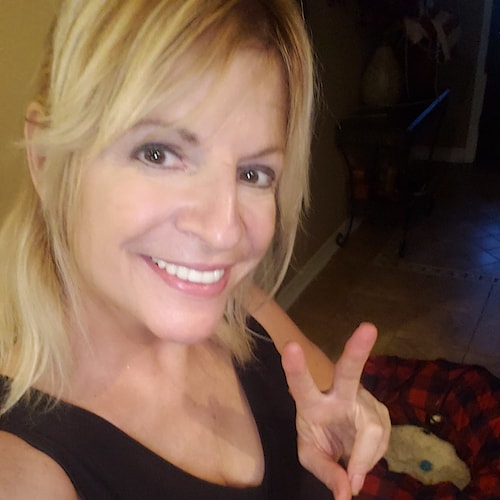 Retired Military Spouse. Proud Patriot. BACK THE BLUE! EMBLEZZLING GOVERNMENT, Illegitimate PRESIDENT