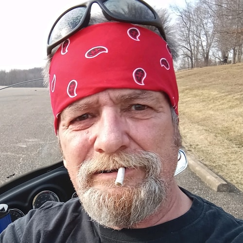 Old fart who hates Libturds!!! Disabled Vet. UN-retired biker. Now, I ride again!!! Trump IS my President!!! I'm a Const...