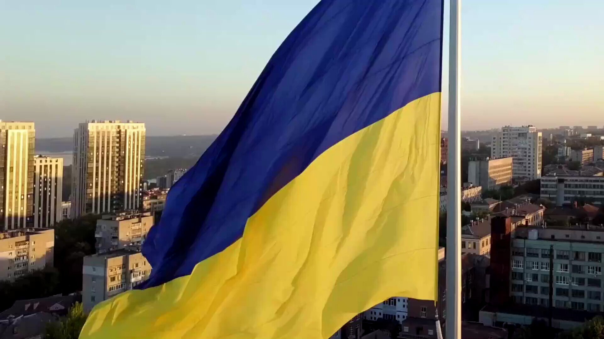 战争是对文明最残暴的践踏！俄罗斯入侵乌克兰，无差别轰炸和屠杀平民的暴行激起全世界的抗议和制裁。一场不属于乌克兰人的战争，夺走多少无辜鲜活的生命，多少孩子失去父母和亲人，多少人在流泪和滴血。全世界见证了...