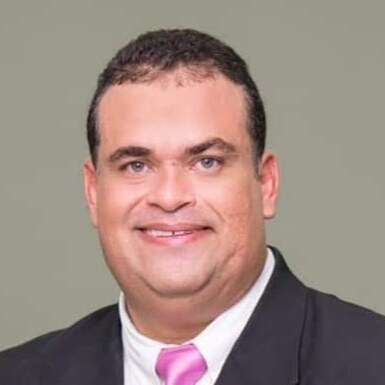 Pastor evangélico,  teólogo, conferencista, casado, pai de dois filhos, avô de uma netinha linda e dono de dois cachorri...