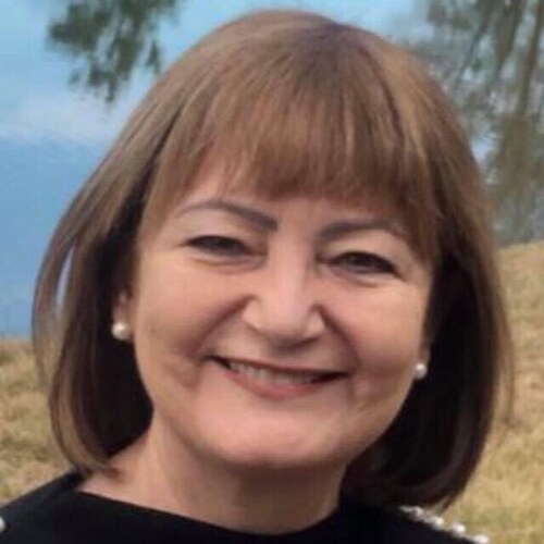 Sou professora e amo o meu país.