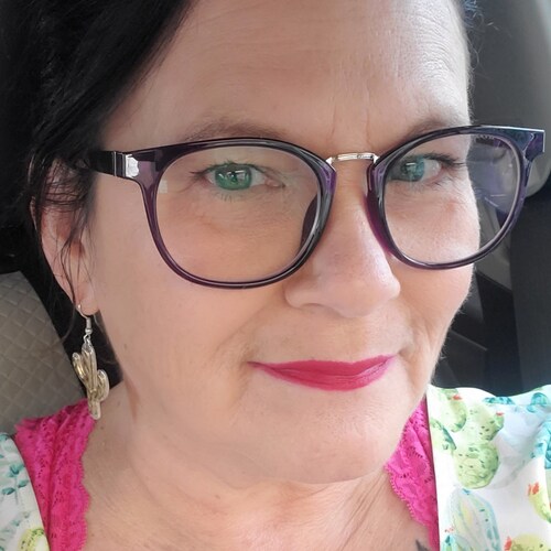 God fearing conservative, Trump Won! Grandmother of 15, married to my best friend @ttitan05 ❤ #Mega