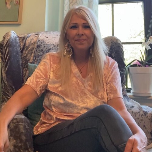 Wife, Mother, Granna.. Patriot. I love Our Father God, and I love our Country!