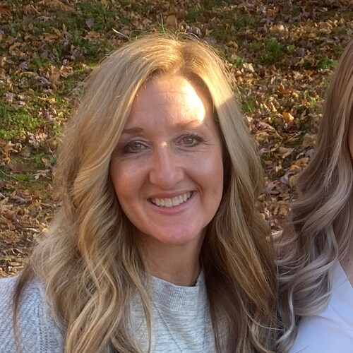 Christian conservative wife, mother, goddess, small business owner, shabby hen