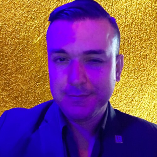 🚩Luxury Realty Specialist
🚩 IPO and M&A Investor
🚩Business Strategist 
🔺Antisocialist/Classical Libertarian⚔️