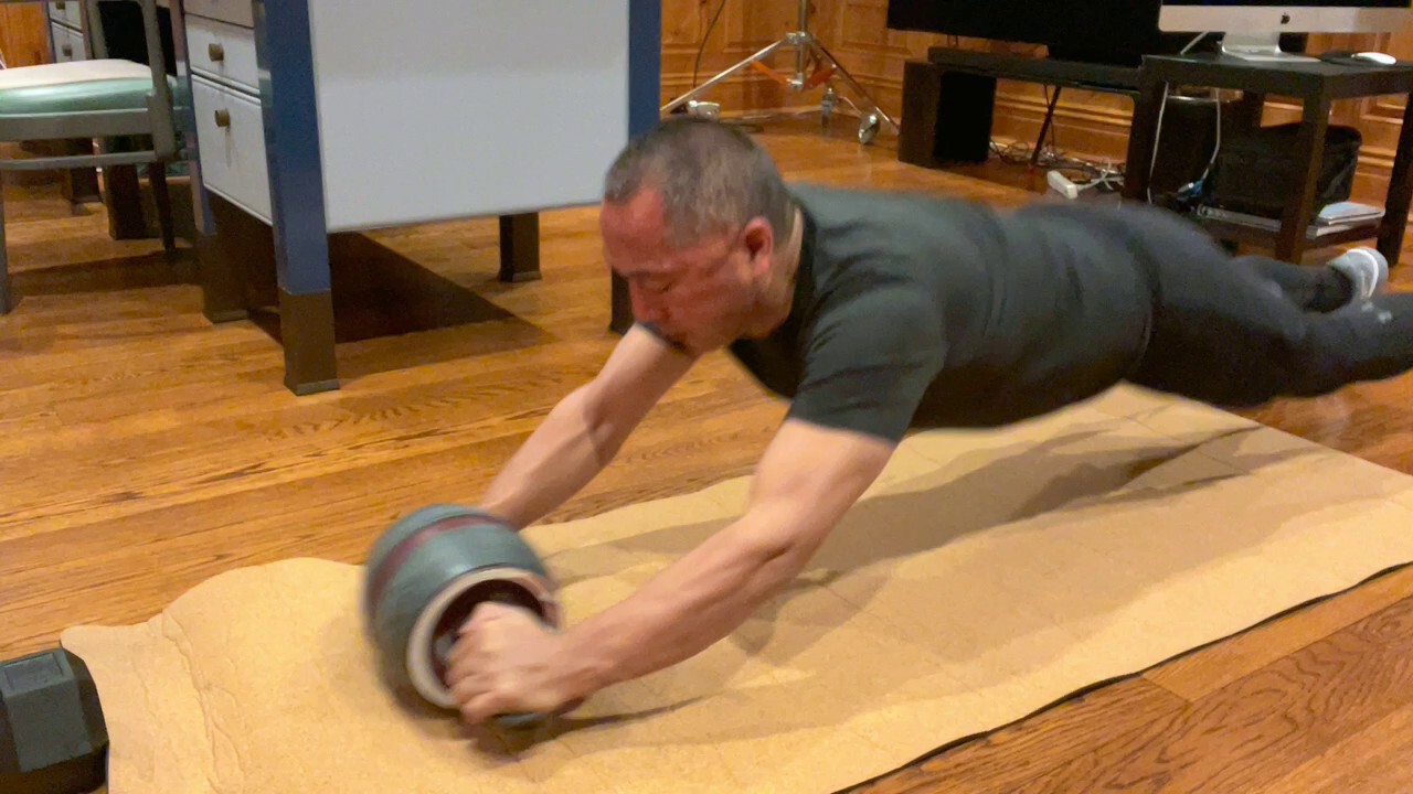 11月25日:尊敬的战友们好，你们健身了吗？这是我昨天健身的视频忘了发了!