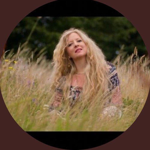 Prophetic worship singer - everything about me can be found at www.mariettedavina.com