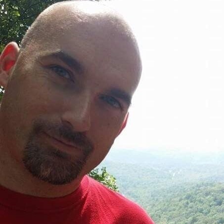 I went to college for Animation.
I work for a Bank.
I still draw.
Love movies, video games and the outdoors