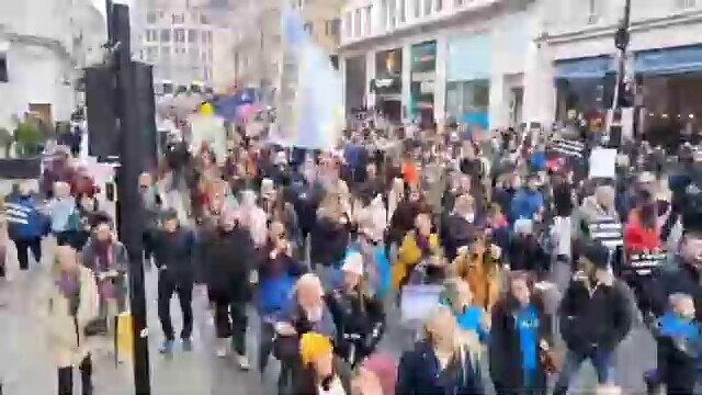 Time lapse of the protest in central London by NHS staff and supporters against covid vaccine mandates 🙏🏻