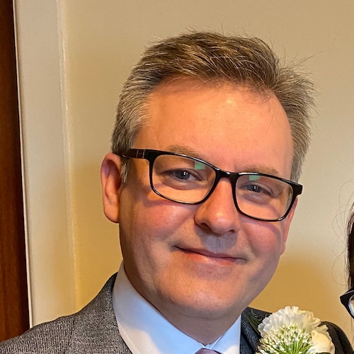 Therapist, and creating mental health, psychology, human behaviour and personality content on YouTube