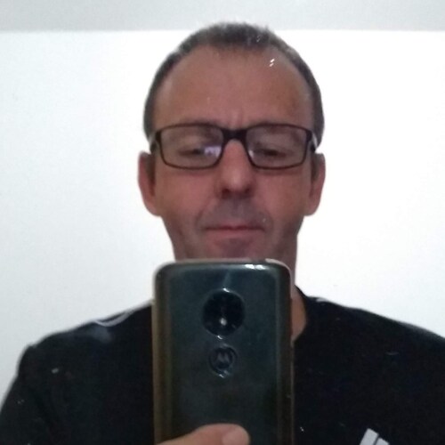 Sou de direita apoio Bolsonaro por ser a melhor opção para o Brasil.👍👍👍👍👍