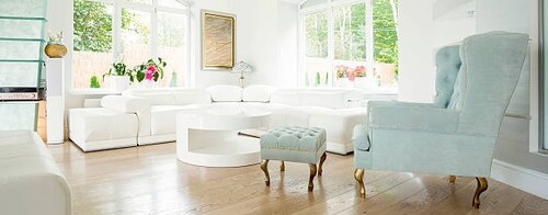 Employing A Professional Painter

Professional painters have the equipment to work safely on homes t...