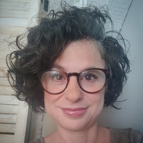 Wife, mom, singer of songs, redeemed by the Holy One.