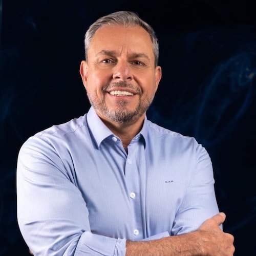 ✒️ Deputado Estadual do Paraná ( PSL) 
🚫 ANTI - PT
🇧🇷 Militar e Bolsonaro 
🙏🏼 Cristão 
📊 Especialista em finanças