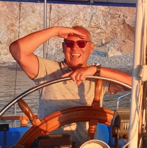 Company Director. 
Son of ex Member of Parliament.
Free thinker & form opinions based on evidence not propaganda.
Intere...