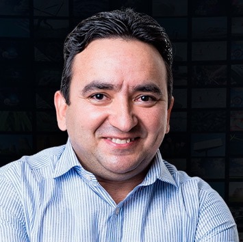 Cristão, liberal/conservador. 
Marketing digital, negócios online, streamer e desenvolvimento de plataformas digitais.