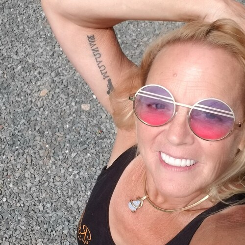 Moderna patents a genetic sequence of the virus in 2016 and miraculously a vaxx is made.