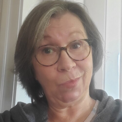 White and proud
Mother. Grandmother. Freedom fighter. 
Pure Blood.
I only follow profiles in English and Portuguese.