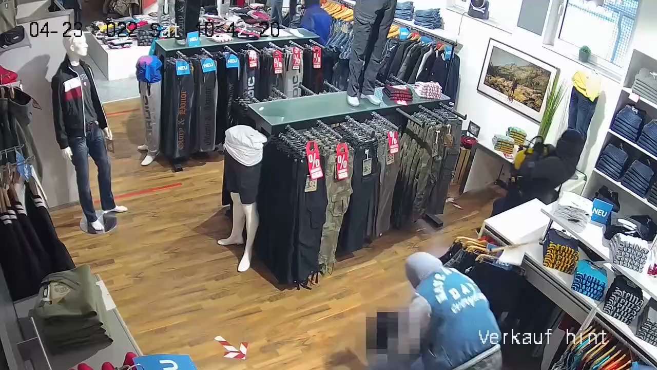 If this was vice versa it would be worldwide headlines.

This brutal attack on shop staff in Germany...