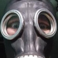 Свободный человек имеет два ствола, один в штанах, другой автоматический.