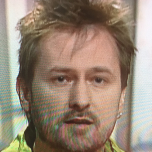 Alter, weißer Heteromann. Ganz normal. Lieber heimlich schlau, als unheimlich blöd.