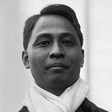 Immigrant originally from the Philippines, now a naturalized U.S. citizen. Conservative Christian. Loves the USA!