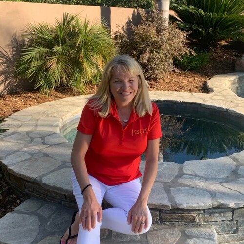 Small Business Owner, Mom, Wife, Bonus Mom, Sister, Daughter, Friend, Sister-in-law, Neice, Cousin, Aunt and love it all...