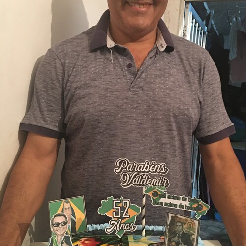 tenho 53 anos, casado a 27anos, sou vendedor em loja de produtos agrícolas, patriota, amo meu país e odeio comunistas. não tenho site. só e-mail