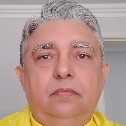 Patriota, conservador, apartidário, dedicado à família e temente a Deus.