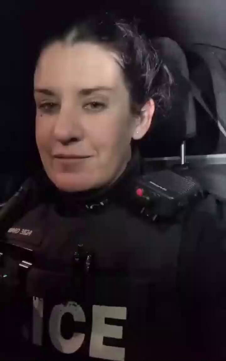 Policewoman sends out message of support for the trucker convoy against covid tyranny rolling through Canada ππ»