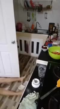 疫苗真相系列第四部分——疫苗伤害——一位著名的泰国影响者在接种疫苗后的几个小时直播中去世了