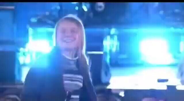 Chucky en mode séduction des masses décérébrées.