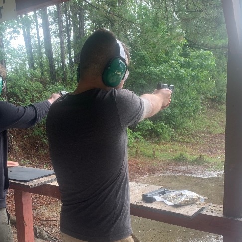 A Conservative living in a dark blue state. Hoping to spread the truth and to make our movement stronger. LGB.