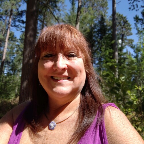 Proud Trump supporter. Conservative, wife, mother, daughter of a WWII and Korean war Army Veteran. Proud Mother of a Army Veteran. Lover of my Country America.