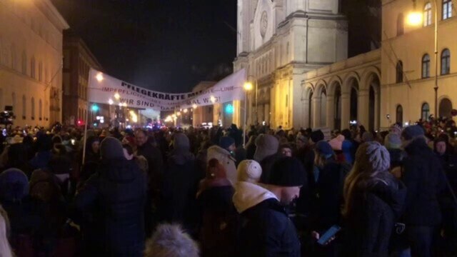 Zeigen was ist. Munich downtown. Tonight. They are in the streets for freedom, against  Corona-Restr...
