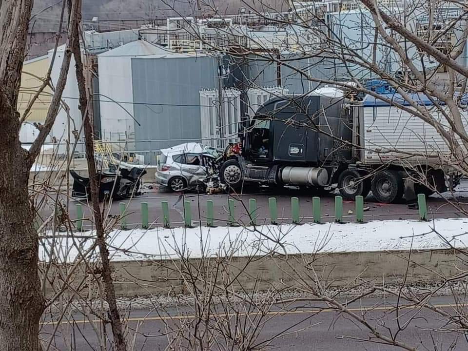 Huge crash in #mankato  on hwy 169