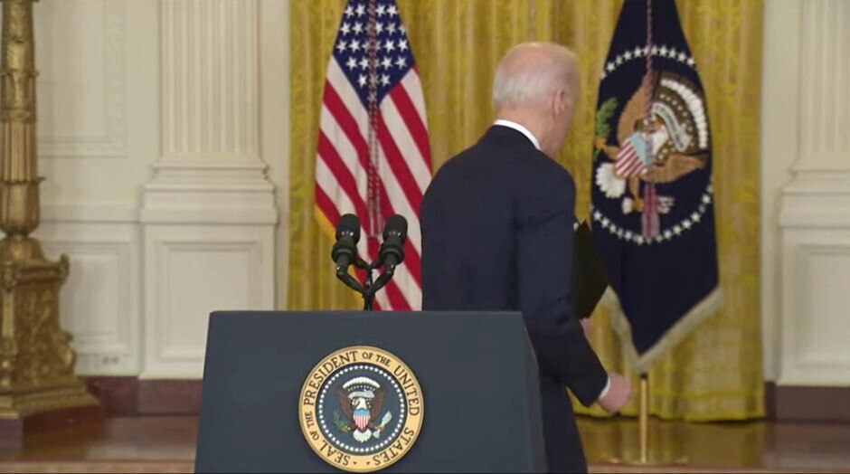 ⚡️  #Biden ends 10-minute presser after arriving over an hour late

The president closed his folder slowly and shuffled on out with taking a single question from reporters.

#rtnews 

