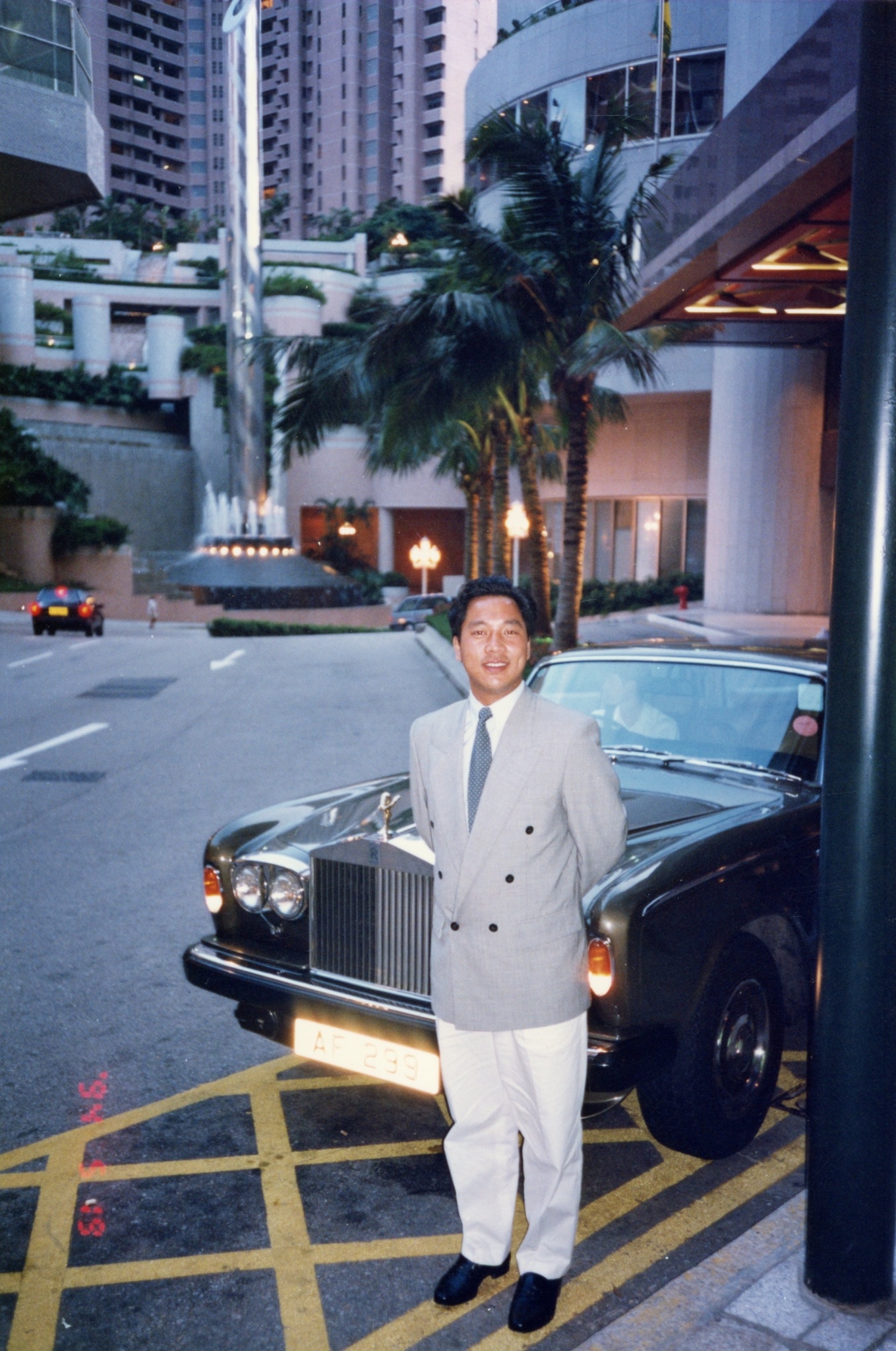 5月2号：尊敬的战友们好．刚刚的就好像有人在指路一样．又找出几张不可思议的照片，明天一定分享给大家，我彻底
被震撼到了，这些照片好像是从天上掉下来的一样，我已经几十年没有看到了，天哪．什么样的力量，在...