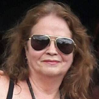 Cristã patriota conservadora, mãe e avó. 
Deus Pátria Família e Liberdade!