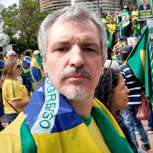 Profissional autônomo, direta, conservador!
A nossa bandeira jamais será vermelha 🇧🇷🇧🇷🇧🇷
FFAA vergonha nacional !