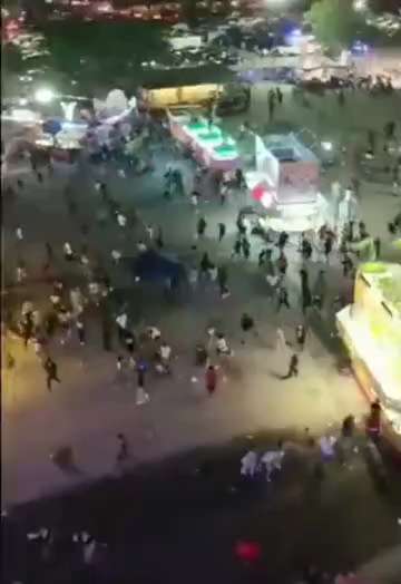 在游乐园里发现有红码之后是这样子的！
大墙国的人们被中共畜奴成了一群古怪的无脑动物，被骗死拉倒，散步就别想了！ 

