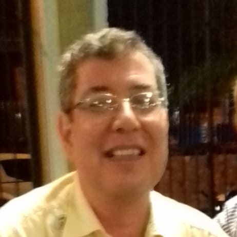 Ilustrador, Quadrinista, veterano de Revista Mad, autor da webcomic monarquista Meu Monarca Favorito e do gibi espírita ...